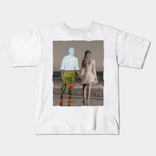 Cool couple silhouette on beach Kids T-Shirt